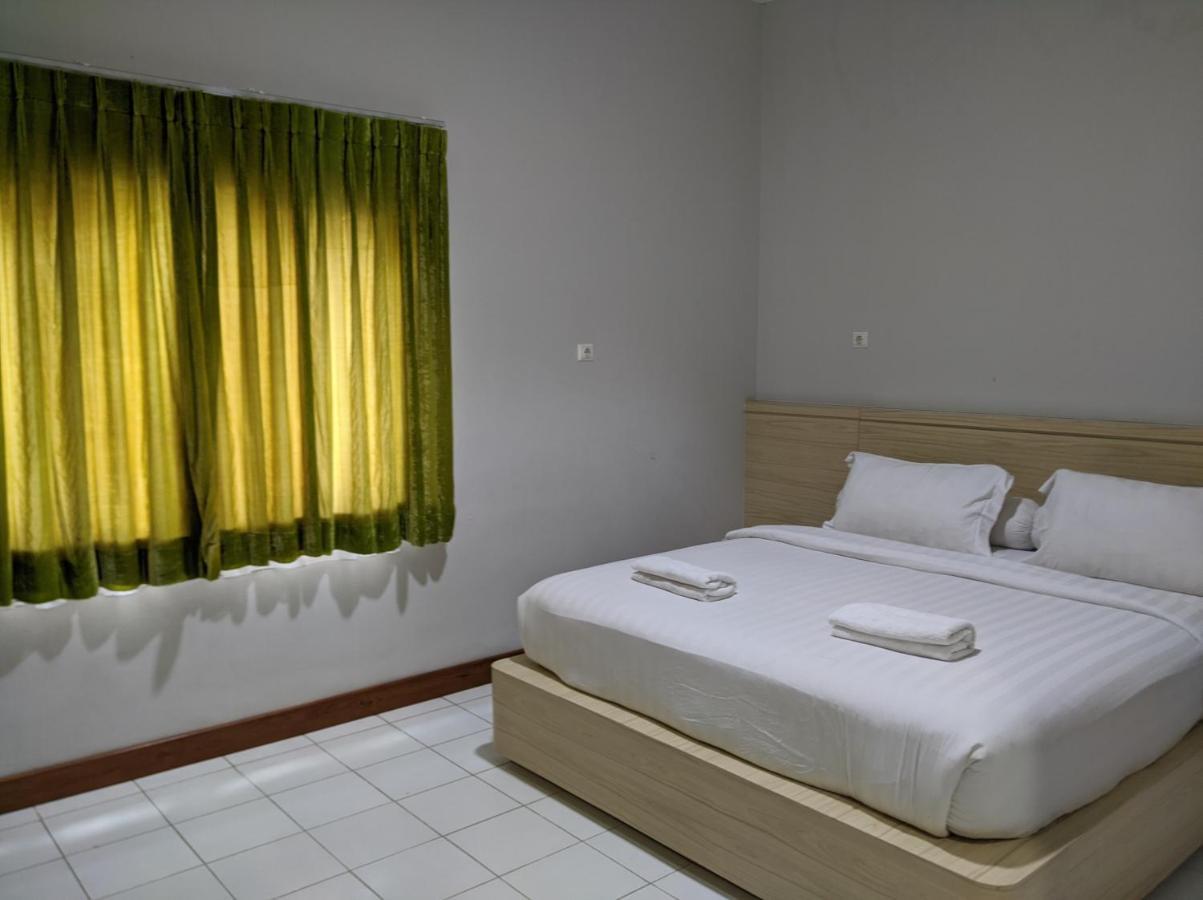 Twin Star Hotel Surakarta  Exterior photo