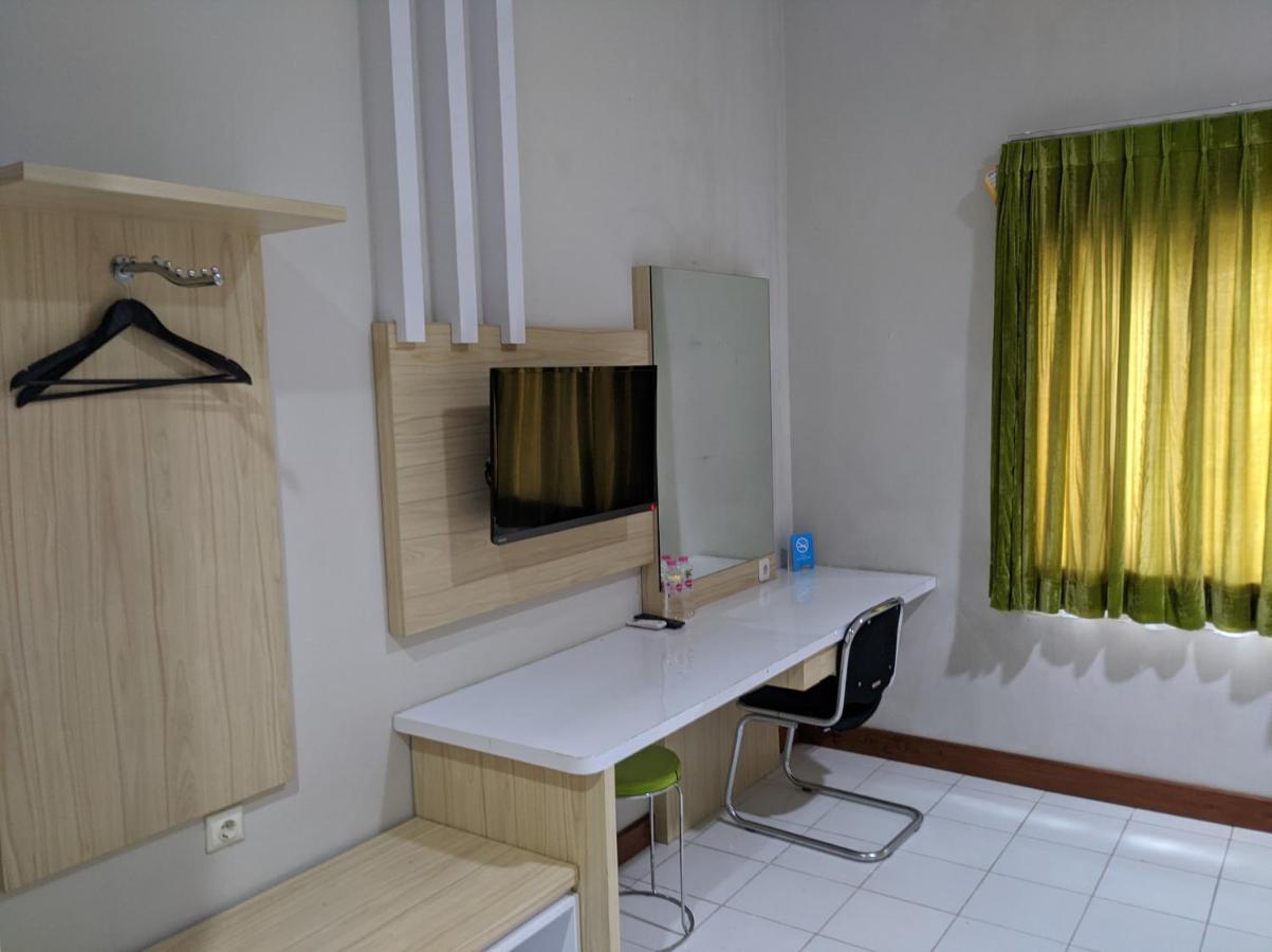 Twin Star Hotel Surakarta  Exterior photo
