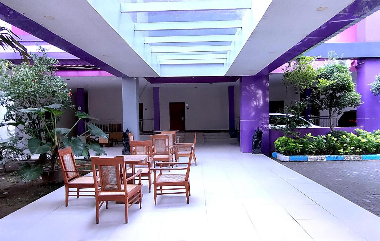 Twin Star Hotel Surakarta  Exterior photo