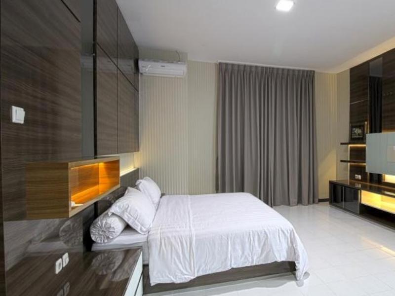 Twin Star Hotel Surakarta  Exterior photo