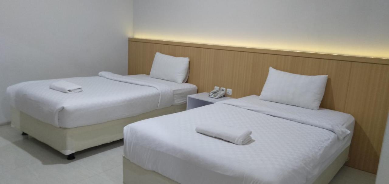 Twin Star Hotel Surakarta  Exterior photo