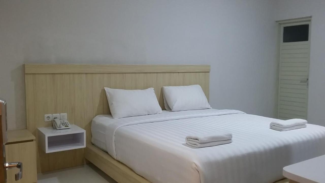 Twin Star Hotel Surakarta  Exterior photo